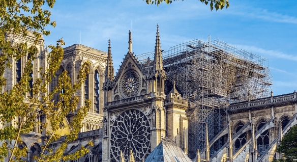 巴黎圣母院唱诗堂顶部框架基本完成：有望明年底开放