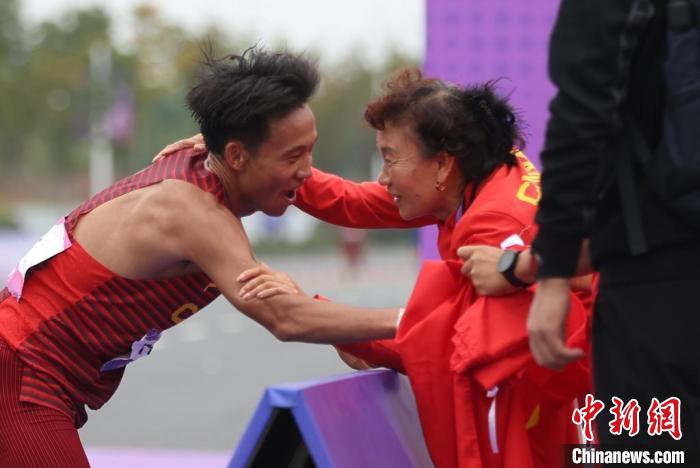 （杭州亚运会）中国马拉松创造历史 首获亚运会男子马拉松金牌