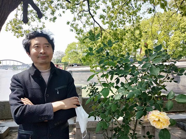 第八届“鸿儒杯”海峡两岸书画大赛金奖虞展作品赏析