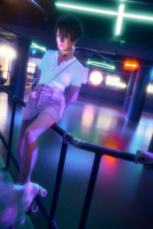 周迅最新杂志写真公布 迪斯科乐池中潇洒不羁的倩影