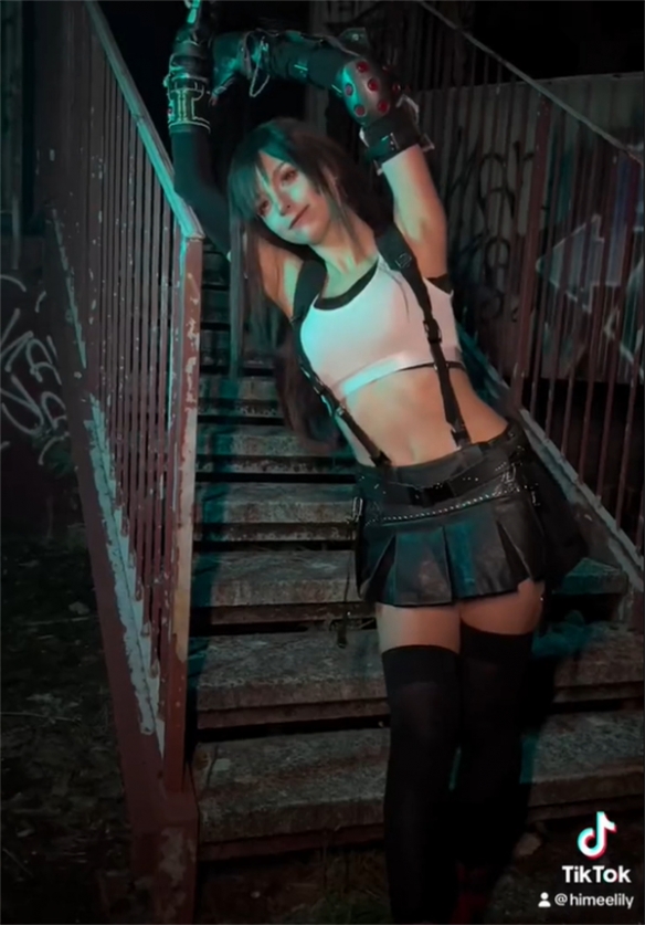 国外美女COS《最终幻想7》蒂法：性感身材完美还原！