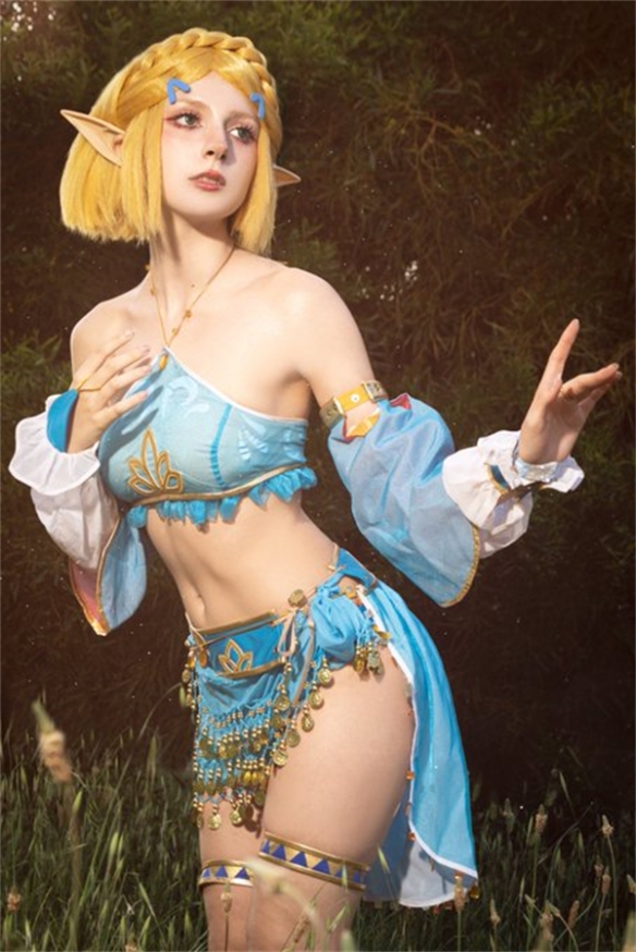 国外美女COS《最终幻想7》蒂法：性感身材完美还原！