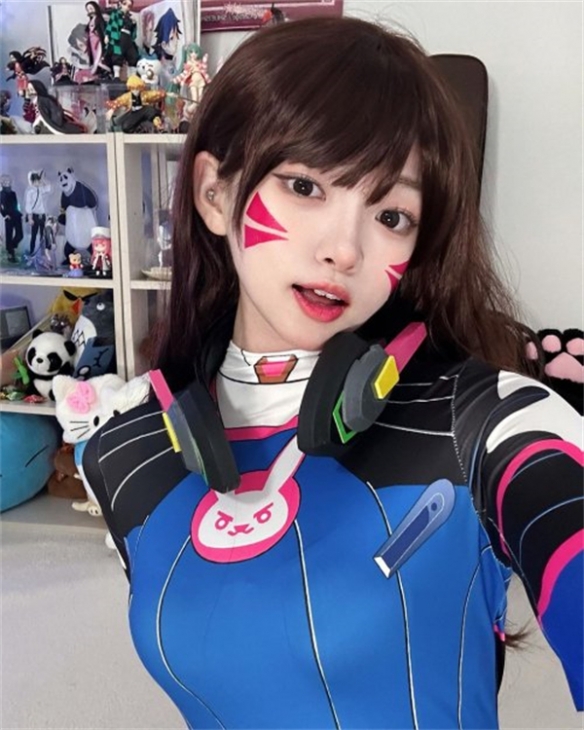 韩国萌妹COS《OW》D.Va:可爱且精致 经典连体衣超还原