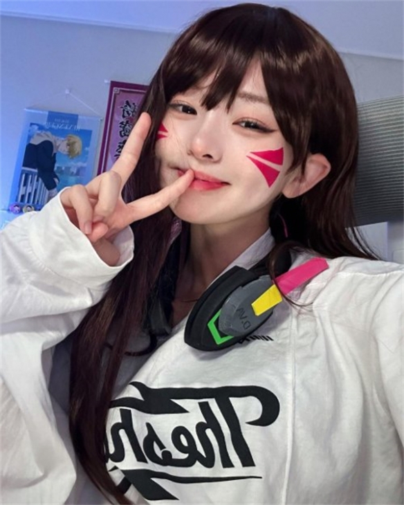 韩国萌妹COS《OW》D.Va:可爱且精致 经典连体衣超还原