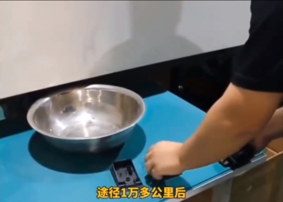 用脚玩《英雄联盟》的UP主点亮了残障人士的希望之光!