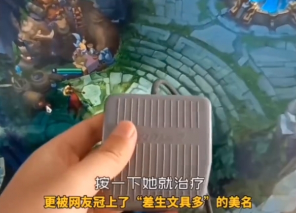用脚玩《英雄联盟》的UP主点亮了残障人士的希望之光!