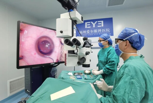 喜报丨翁景宁教授受邀出席第三届爱尔眼科EVO ICL国际论坛并斩获大奖