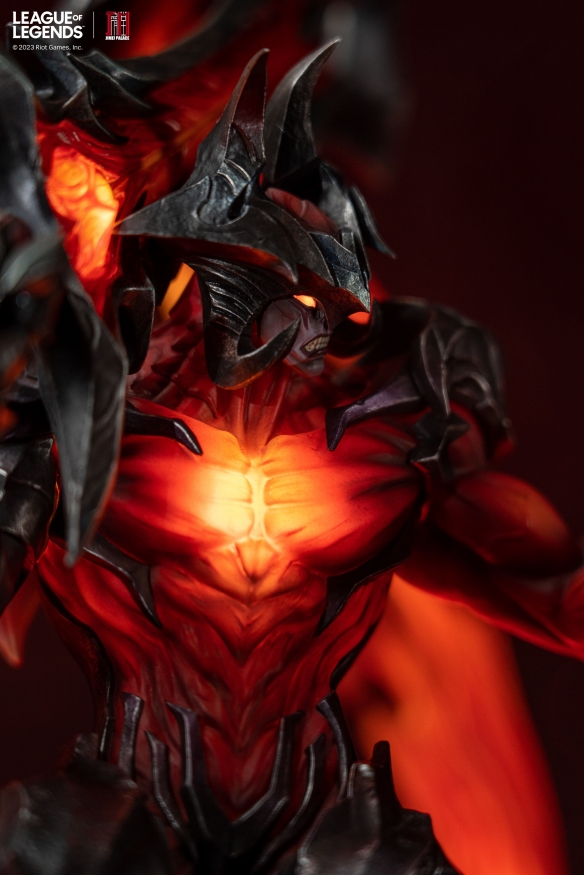 《英雄联盟》剑魔雕塑公布 燃烧的地狱恶火有点帅！