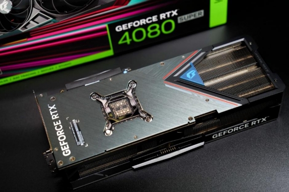 大刀背刺4080！iGame RTX 4080 SUPER火神首发评测