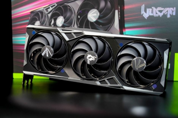 大刀背刺4080！iGame RTX 4080 SUPER火神首发评测