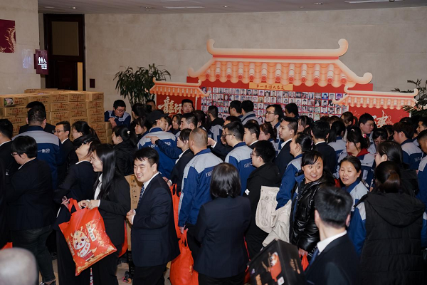 严一集团过年福利发放,关爱员工共享企业发展成果