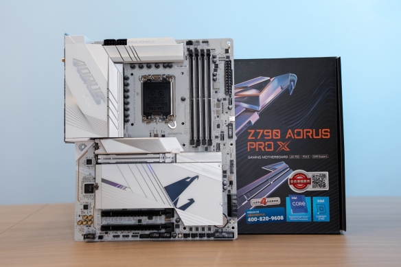 新年装机打游戏，技嘉Z790冰雕X主板陪你过大年