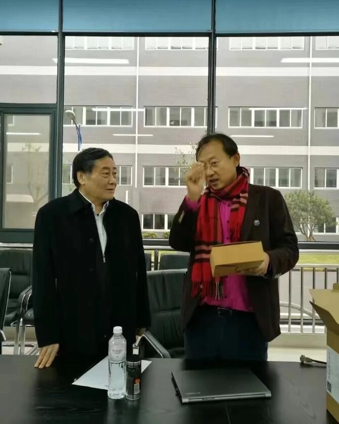 弘扬宗庆后实业家精神，支持宗馥莉做好娃哈哈！中国空中商学院企业家俱乐部群体发出倡议