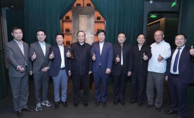 弘扬宗庆后实业家精神,支持宗馥莉做好娃哈哈!中国空中商学院企业家俱乐部群体发出倡议