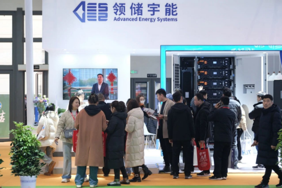 直击SUCE丨昱能光储全场景生态实力诠释，组串式液冷储能新品首秀出彩！