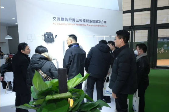 直击SUCE丨昱能光储全场景生态实力诠释，组串式液冷储能新品首秀出彩！