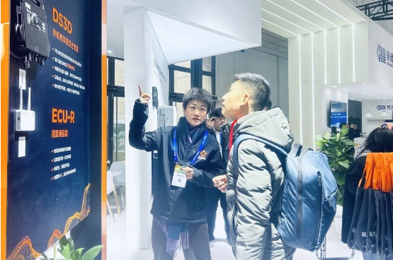 直击SUCE丨昱能光储全场景生态实力诠释，组串式液冷储能新品首秀出彩！
