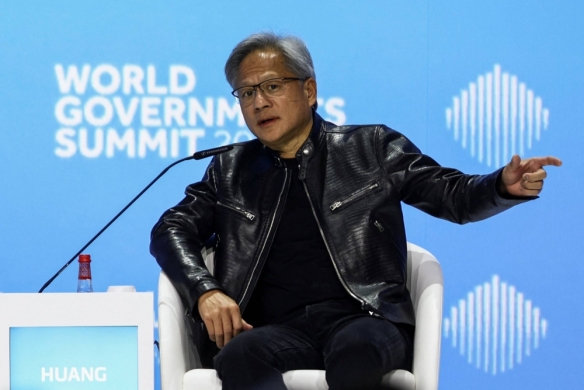 英伟达CEO黄仁勋：5年以内 AI或可通过人类测试！