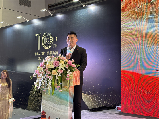 意大利施恩德岩板闪耀上海建博会，启动“岩遇·意境”艺术共创之旅