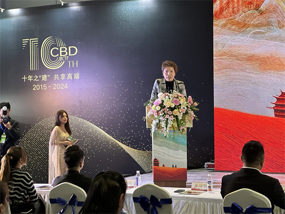 意大利施恩德岩板闪耀上海建博会，启动“岩遇·意境”艺术共创之旅