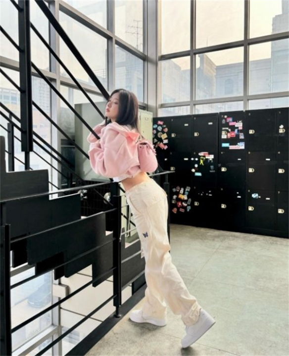 《星刃》女主体模分享新照：青春靓丽 身材远胜游戏