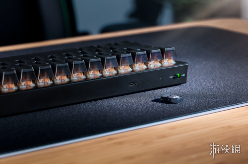 再进化！Razer发布首款无线三模热插拔游戏键盘