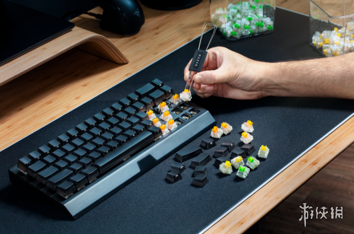 再进化！Razer发布首款无线三模热插拔游戏键盘