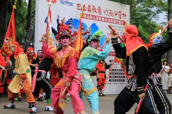 热血英歌舞  燃动巴厘村