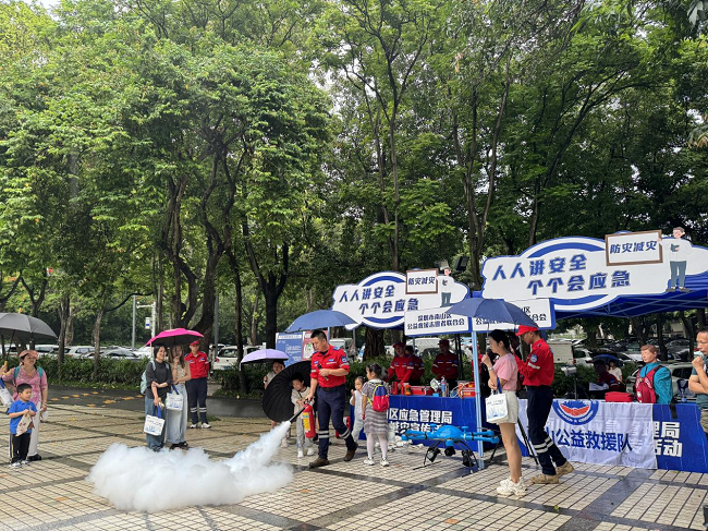 南山区应急管理局开展主题防灾减灾宣传活动