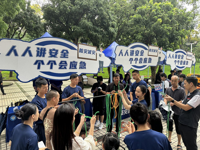 南山区应急管理局开展主题防灾减灾宣传活动