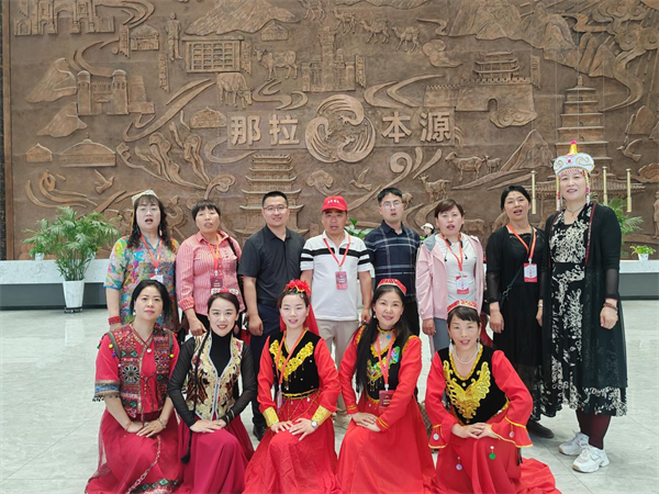 那拉集团首届乳品文化节盛大开幕，百万网红达人共赴溯源之旅，共绘新疆巩留县发展新篇章