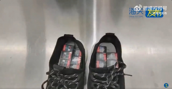 海关查获120张Switch卡 藏在脚底 网友：再也不舔卡