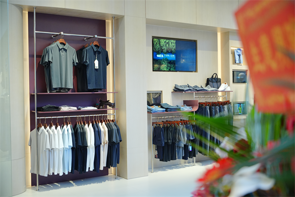 衬衫老罗全球首店正式启动，化身渠道“黑马”开拓品牌发展新阶段
