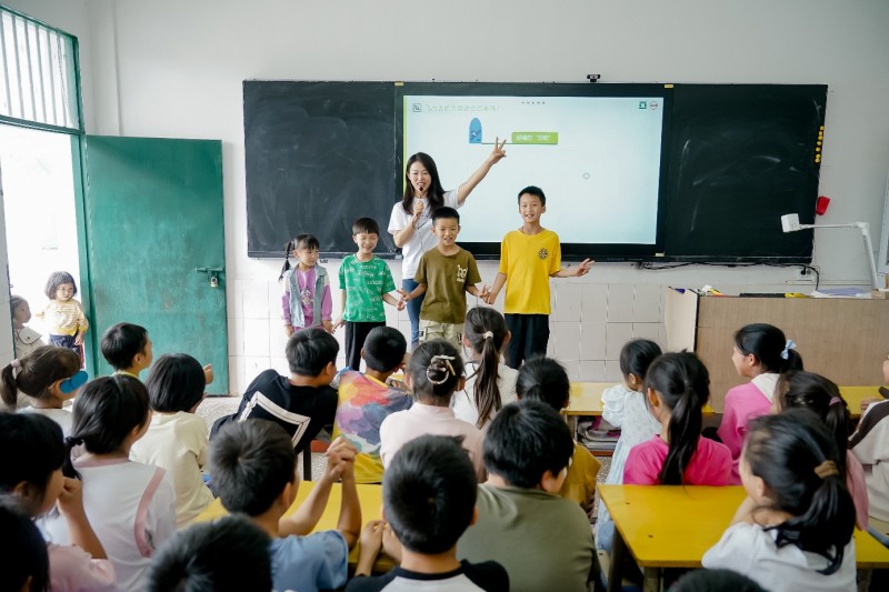 沃尔沃卡车“点亮未来计划”：科技星火，燃亮湖南少年科技梦