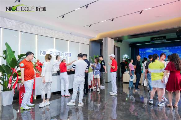 武汉首家！4K全高清智能高尔夫球馆未开业店先火