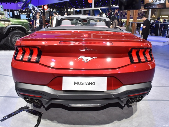 新款福特Mustang敞篷版定于6月21日上市 配漂移手刹