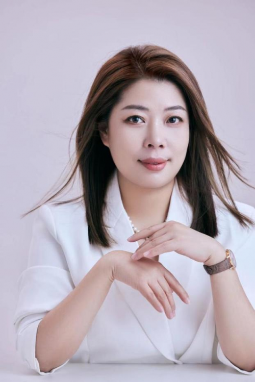 中国黑莓采摘节发起者——创始人施佳能