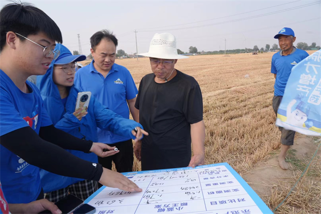 小蓝帽增产药助农增收，树立科技农业新标杆