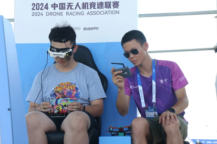 2024年中国无人机竞速联赛首站开赛，近千名运动员上演天空“狂飙”！