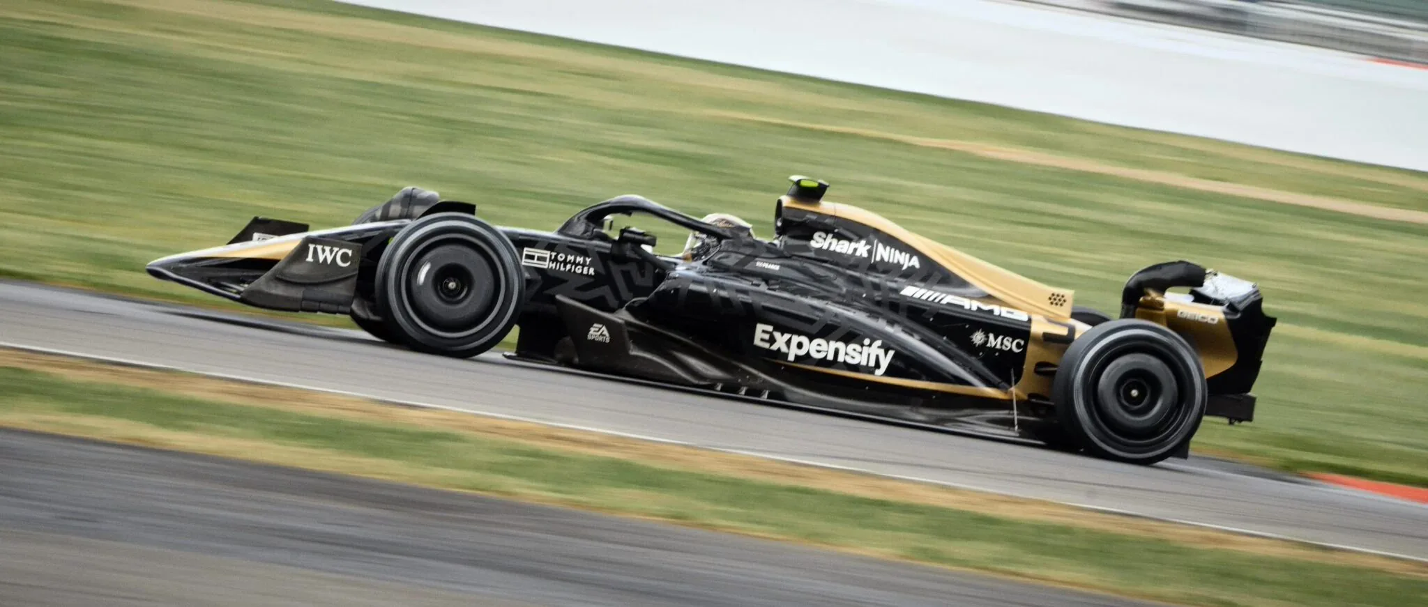 你想看吗？布拉德皮特F1赛车电影定档2025年6月25日