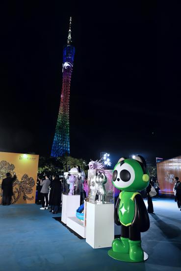 COSMOSPANDA星际熊猫闪耀助阵2023中国（广州）国际时尚产业大会