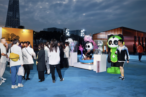 COSMOSPANDA星际熊猫闪耀助阵2023中国（广州）国际时尚产业大会