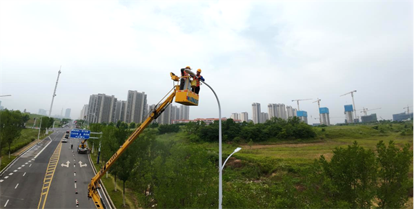 合肥高新区新型路灯“上岗”，智慧照明助力城市节能焕新
