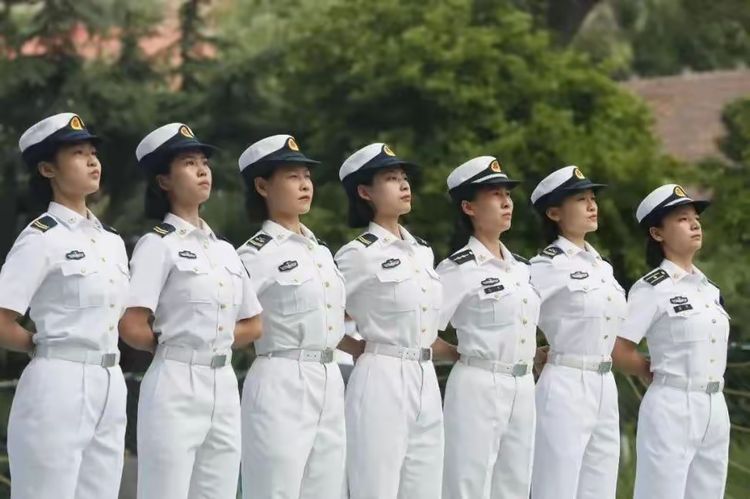 巩义明德眼科医院提醒：7月1日，女兵参军报名开始！附应征条件及全攻略！