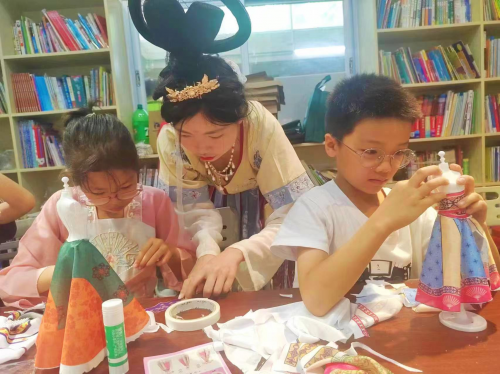 广交职院协同“政校行企”共建社区少儿国学品牌