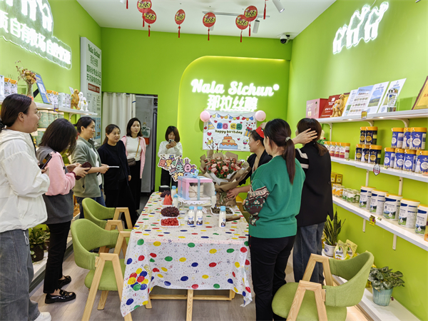 那拉集团那拉丝醇专卖店，在“全家营养”这个赛道，最近火得不行！
