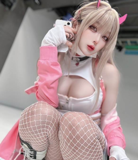 岛国辣妹COS《妮姬：胜利女神》 超Q弹大欧派美炸！
