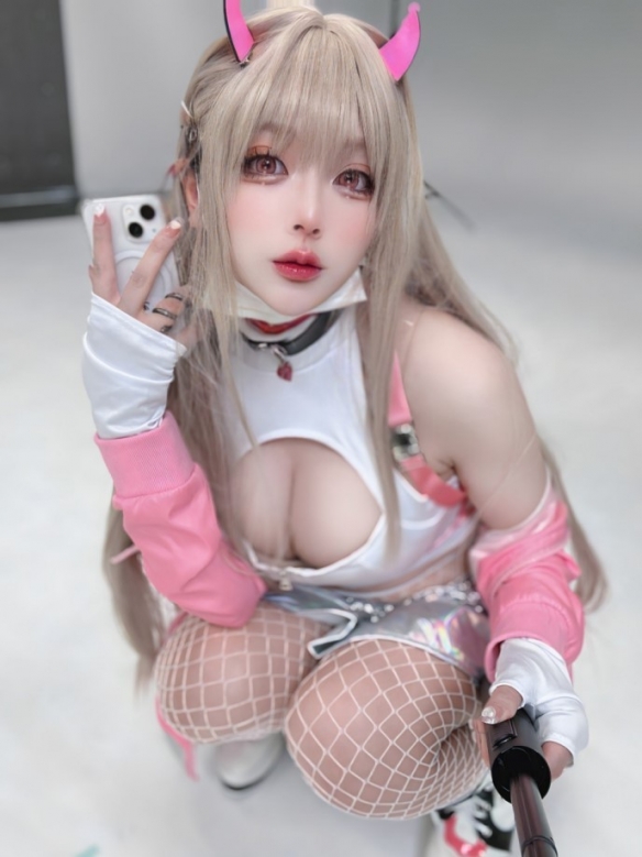 岛国辣妹COS《妮姬：胜利女神》 超Q弹大欧派美炸！