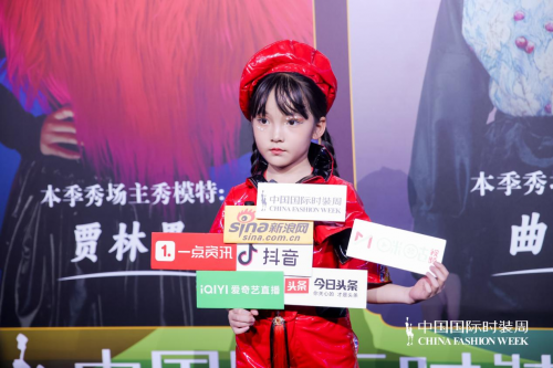 中国国际时装周大乙秀场开场主秀模特贾林果闪耀舞台