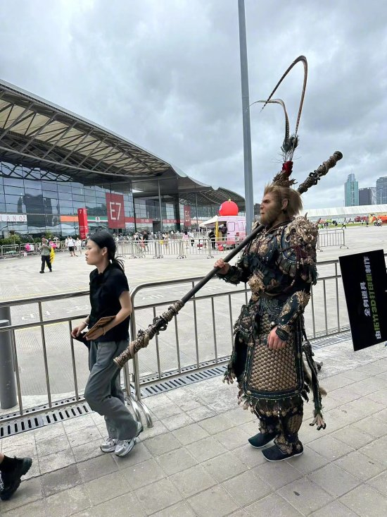 CJ24：《黑神话：悟空》COS亮相现场 服饰妆容十分还原
